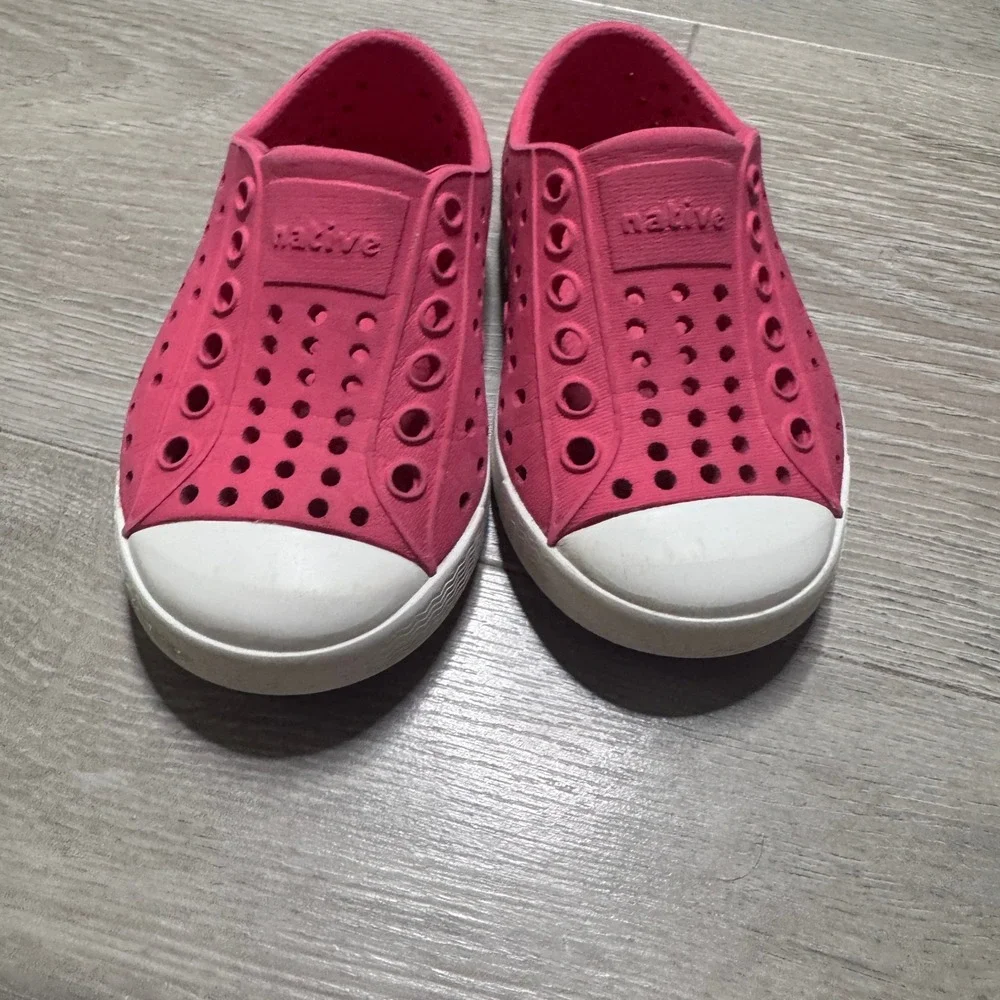 Native Jefferson Kids Pink Perforated Slip On Water Shoes Size C5 Toddler 5